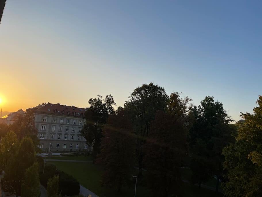 Studio With A View On City Center Park Máribor Exterior foto